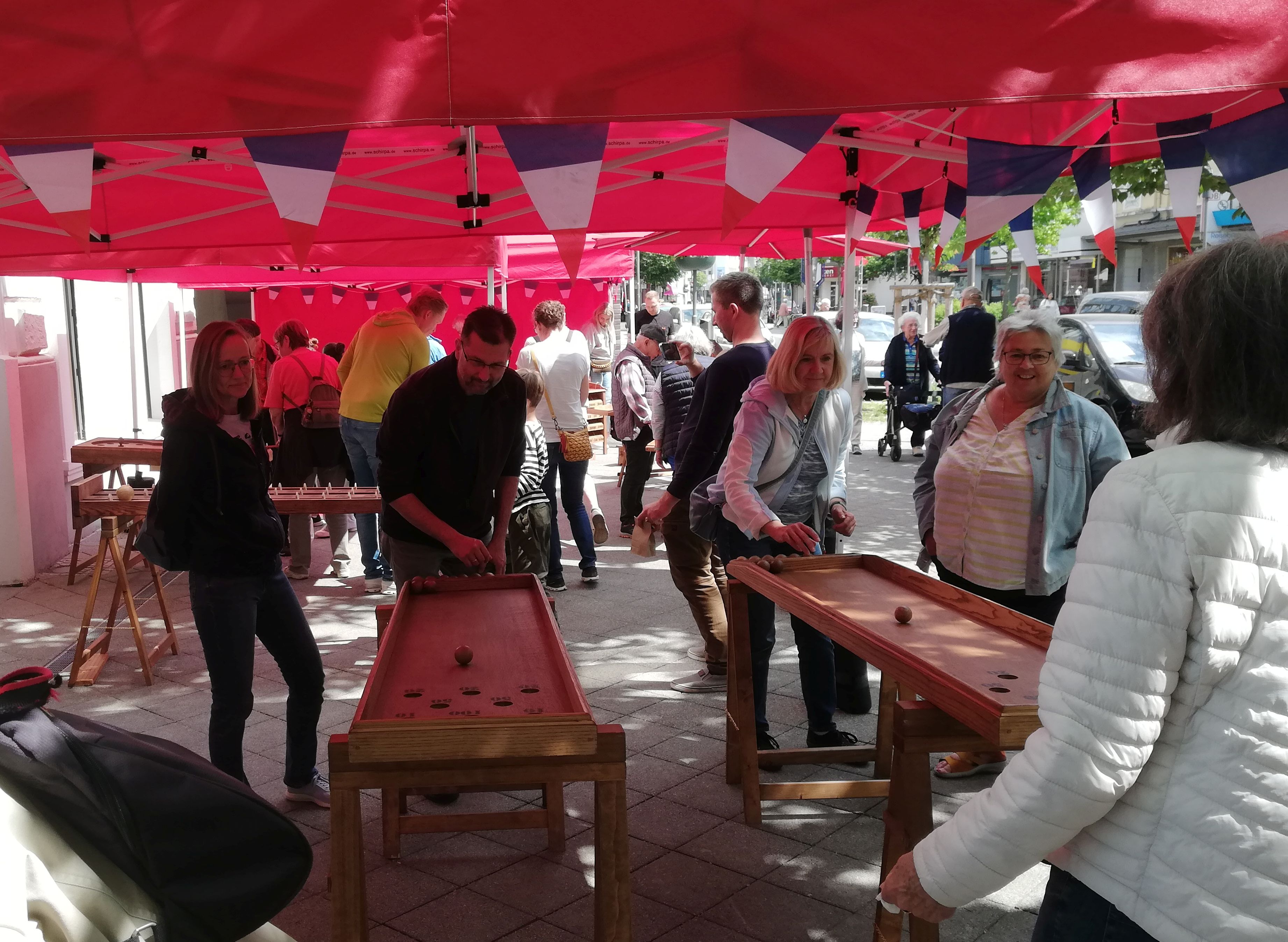 Billard Japonais auf als Familienprogramm auf dem Partnerschaftsfest mit der Stadt Meaux in Heiligenhaus